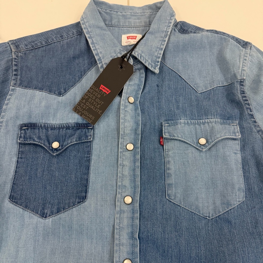 BNWT Levi's Two-Toned Western Denim Shirt - Men’s Size Small